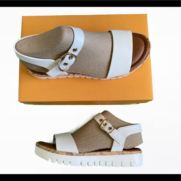 Unisa Shoes - NIB White Unisa Sandals Size 8